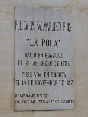 Placa con supuesta fecha de nacimiento de Policarpa Salavarrieta.