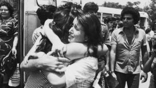 An emotional reunion in Tel Aviv after the Entebbe hijacking in Uganda - 1976