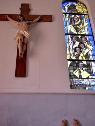 Crucifijo con la figura de Cristo.