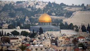 Israa'iil waxay magaalada Qudus u aragtaa caasimad aan qeybsamin, balse Falastiin waxay aaminsan tahay in bariga Qudus ay tahay caasimaddooda.