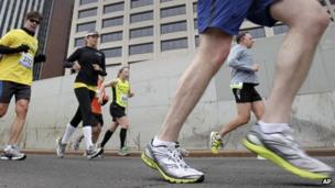 Could you run a marathon without training? - BBC News