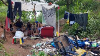 Sem-teto no cemitério Vila Nova Cachoeirinha