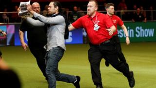 Activists disrupt Crufts grand final 4