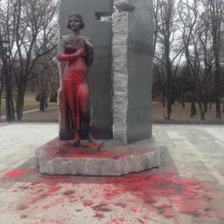 Пам'ятник Олені Телізі встановили менше місяця тому