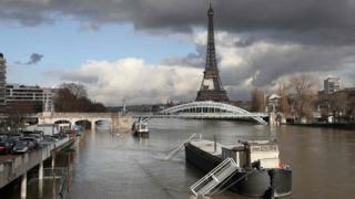 _99771510_paris_banks.jpg