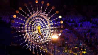 Río de Janeiro despide sus Olimpiadas con samba, danzarines, carnaval, ¡y con Mario Bros.!