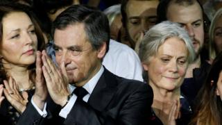 Francois Fillon yagirizwa guha umushahara umugore wiwe n'abana ku kazi batakoze