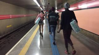 Travestis no metrô de São Paulo