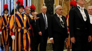 Archbishop Georg Ganswein sun gaisa da shugaba Trump