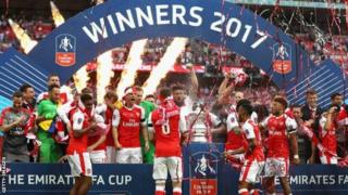 Umugwi Arsenal niwo wegukanye igikombe ca FA mu mwaka 2016-17