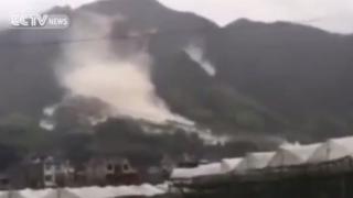 Footage of landslide hitting Sucun village in China