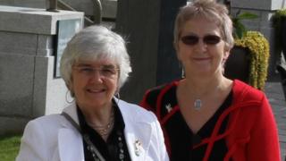 Felicity Roberts a Jaci Taylor