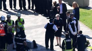 Başbakan Theresa May olay yerini ziyaret etti