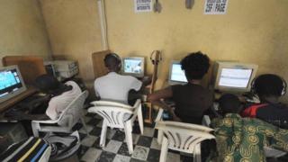Les usagers sont privés d'Internet et éprouvent d'énormes difficultés.