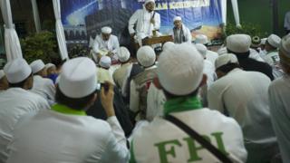 Rizieq Shihab disebut akan kembali ke tanah air dan FPI tak rela jika Rizieq diambil polisi