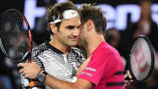 Les suisses Federer (G) et Wawrinka (D)