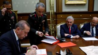 Cumhurbaşkanı Recep Tayyip Erdoğan YAŞ kararların onaylıyor