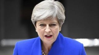 梅首相