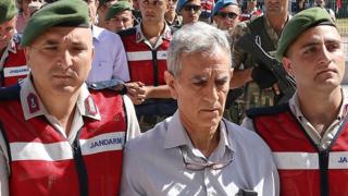 Akın Öztürk mahkemeye götürülürken