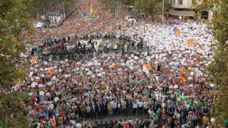 Près d'un demi million de Catalans ont manifesté dans le centre de Barcelone, samedi