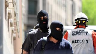 Igipolisi casatse inyubakwa yo mw'ikomine ya Marseille