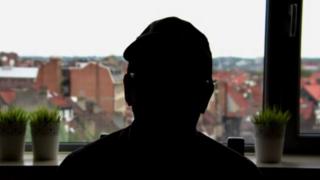 Sébastien, homem que quer autorização para morrer por não aceitar sua sexualidade
