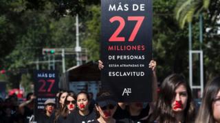 Protesta contra la esclavitud moderna en Guadalajara, México, en octubre de 2016.