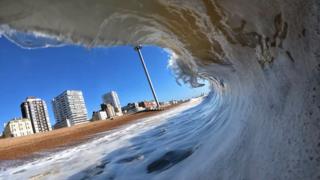 Curve of a crashing wave