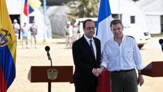 Hollande'a (solda) Kolombiya Cumhurbaşkanı Juan Manuel Santos eşlik etti