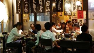 日本上班族通常下了班也躲不過應酬