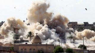 Smoke rises after a house is blown up during an operation by Egyptian security forces in the Egyptian border town of Rafah (29 October 2014)