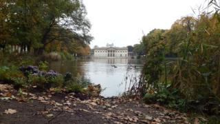 The onset of winter can already be felt in Warsaw's Ĺazienki Park