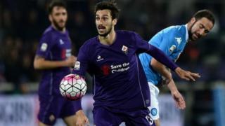 Davide Astori da bal a tsakiya