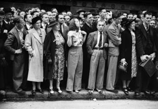 Crowds standing outside Downing Street on the day WW2 is declared