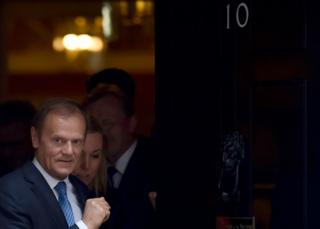 トゥスク大統領はメイ首相と電話で「良い」会話ができたとコメントした(写真は今月6日に英首相官邸を訪問したトゥスク大統領)