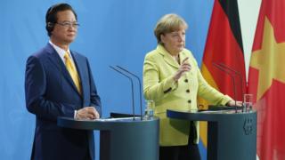 Thủ tướng Đức Angela Merkel và cựu Thủ tướng Việt Nam Nguyễn Tấn Dũng tại một cuộc họp báo ở Berlin năm 2014