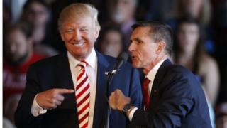 Donald Trump ari kumwe na Michael Flynn.