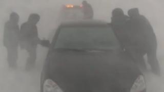 Urals snowstorm - Vesti TV still