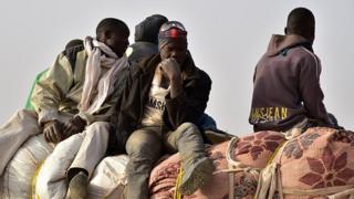 Des migrants africains qui reviennent au Niger pour fuir les combats armés en Libye