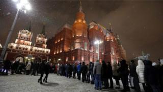L'enfant de dix ans récitait le monologue de Hamlet au centre de Moscou