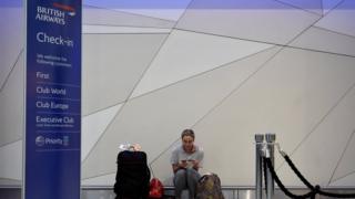 受電腦故障影響的英航旅客