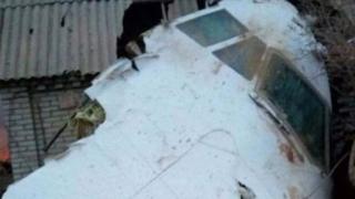Кубатбек Бороновдун айтымында, учак кулаган тилкеде 43 үй болгон