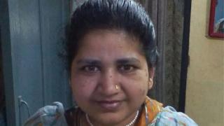 Shayara Bano ayaa dacwad gaysay maxkamadda si dastuurku uu sharcidarro uga dhigo furniinka afka ah ee saddexda dalqadood