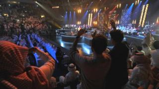 En Arabie Saoudite, les internautes se moquent d'une consigne interdisant de "danser ou de se trémousser" lors des concerts.