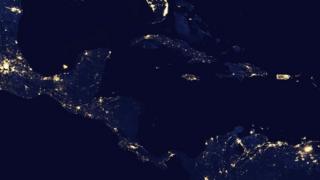 Vista espacial de América Central y el Caribe de noche.