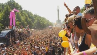 Сцена с берлинского Love Parade
