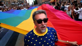 Gilbert Baker gökkuşağı bayrağı