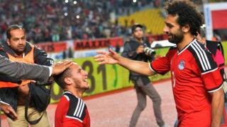 Les joueurs égyptiens Mohamed Salah (droite) et Ramadan Sobhi (gauche)