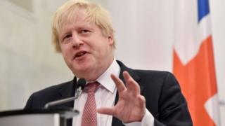 Johnson Isniinta ayuu u safri lahaa Moosko