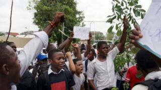 Wanafunzi waandamana wakipinga kutolewa kwa ardhi ya shule yao kwa ubalozi wa China DRC